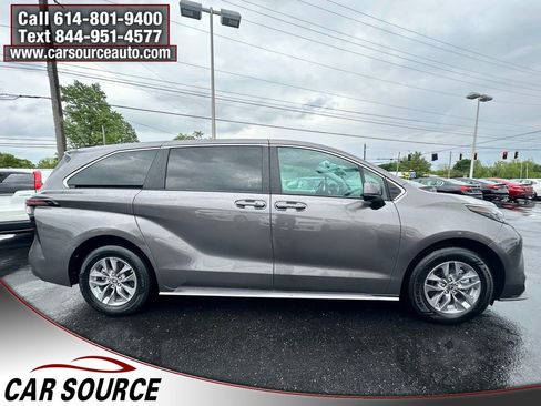 Used 2024 Toyota Sienna LE FWD image 7