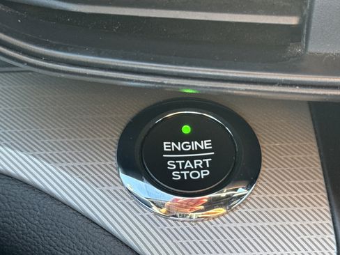 Used 2020 Ford Explorer XLT image 18