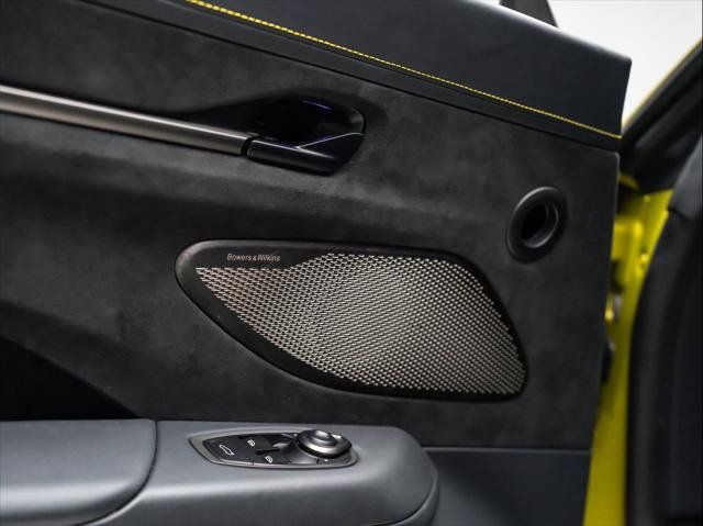 Used 2025 Aston Martin V8 Vantage Coupe RWD image 21