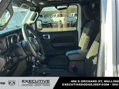 Used 2023 Jeep Wrangler Unlimited w/ Cold Weather Group AWD/4WD image 10
