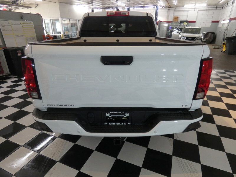 Used 2024 Chevrolet Colorado LT w/ LT Convenience Package II AWD/4WD image 10