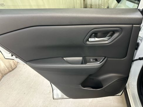 Certified 2024 Nissan Rogue SV image 28