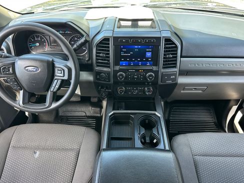 Used 2022 Ford F250 XLT w/ Black Appearance Package AWD/4WD image 11
