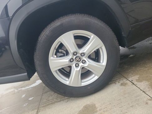 Used 2024 Toyota Highlander LE image 10