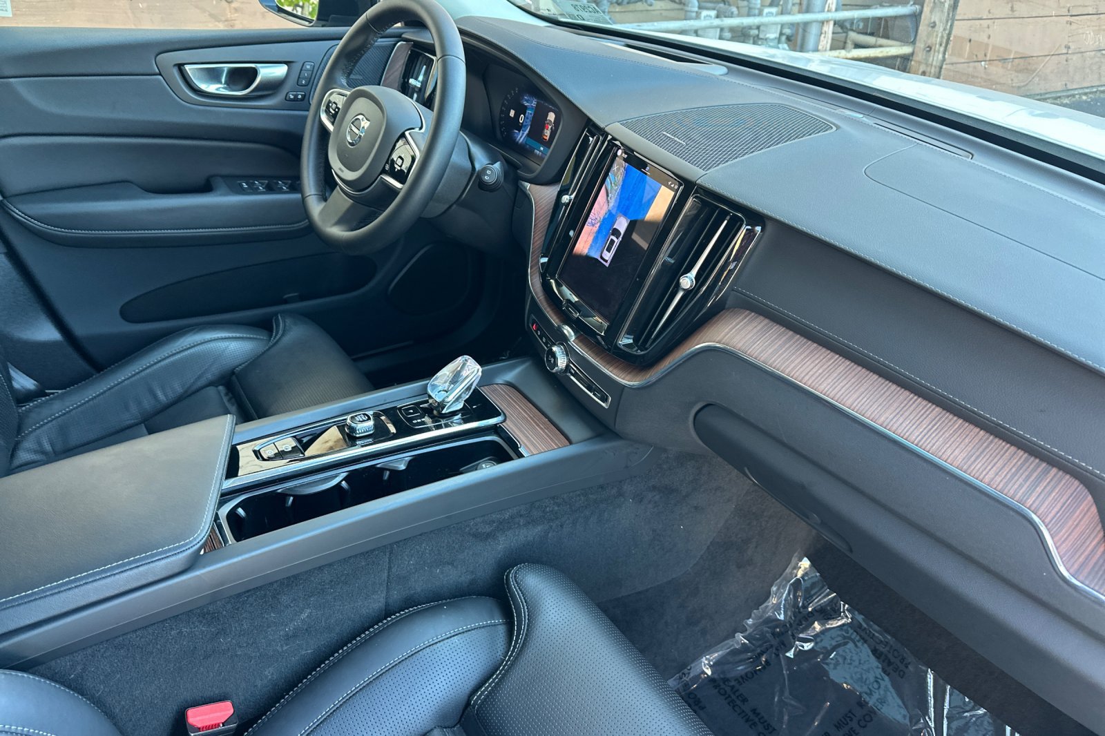 Certified 2024 Volvo XC60 B5 Ultimate w/ Protection Package Premier AWD/4WD image 19