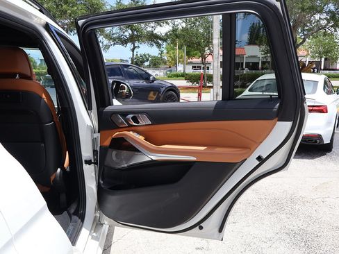 Used 2021 BMW X7 M50i AWD/4WD image 32