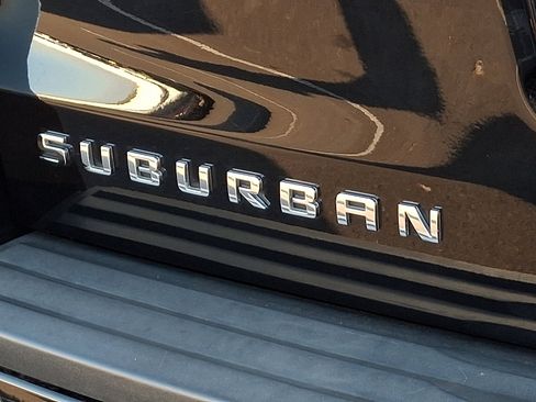 Used 2018 Chevrolet Suburban LT image 31