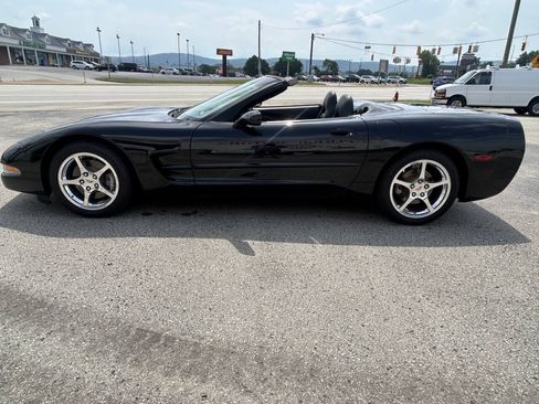 Used 2004 Chevrolet Corvette Convertible w/ Preferred Equipment Group RWD image 10