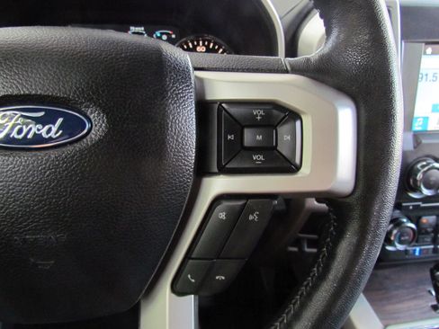 Used 2018 Ford F150 Lariat w/ Trailer Tow Package image 30