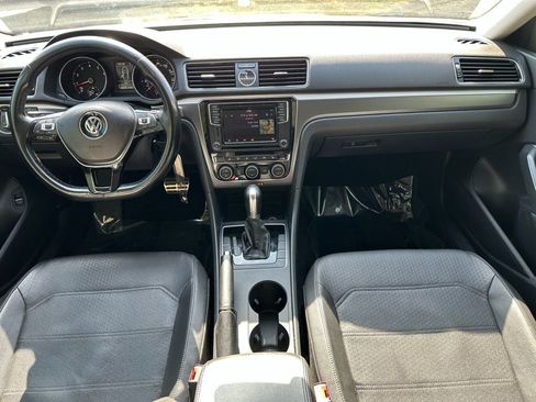 Used 2017 Volkswagen Passat 1.8T R-Line image 34