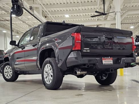 Used 2025 Toyota Tacoma SR5 AWD/4WD image 16