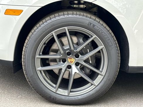 Certified 2025 Porsche Macan Turbo AWD/4WD image 7