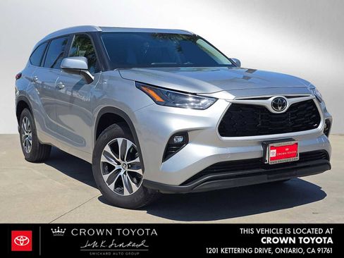 Certified 2025 Toyota Highlander XLE FWD image 1