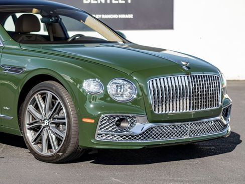 Used 2022 Bentley Flying Spur Plug-In Hybrid image 10