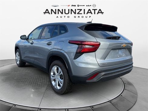 Used 2025 Chevrolet Trax LS w/ Driver Confidence Package image 3