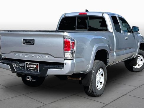 Used 2017 Toyota Tacoma TRD Sport w/ Premium & Technology Package AWD/4WD image 12
