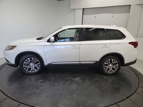 Used 2018 Mitsubishi Outlander ES AWD/4WD image 4
