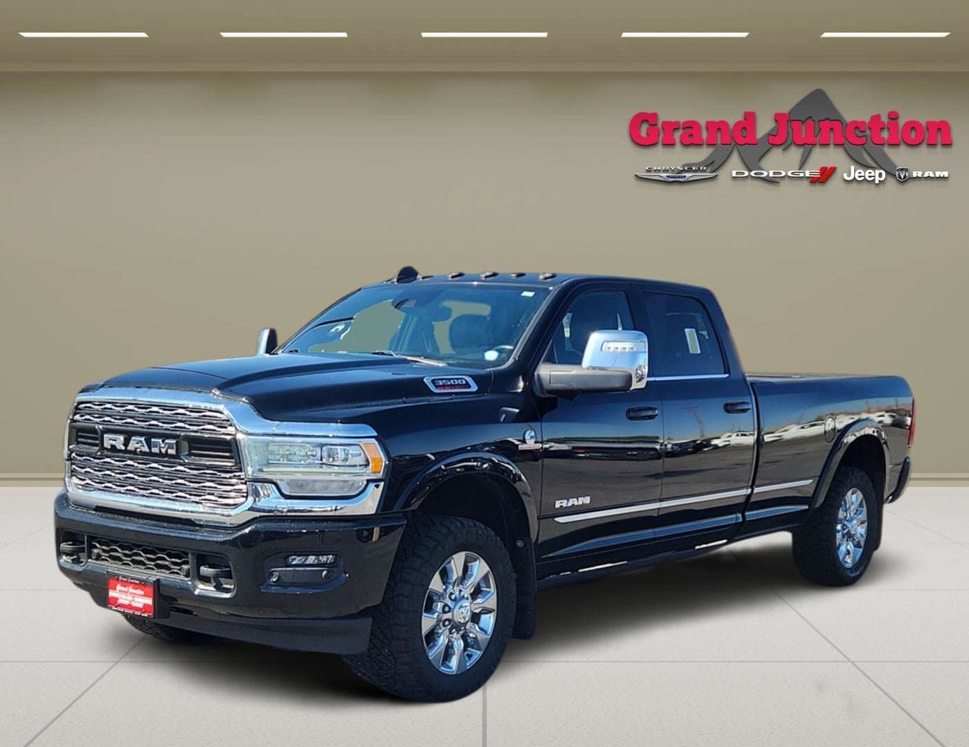 Used 2024 RAM 3500 Limited AWD/4WD image 3