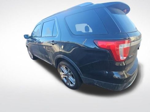 Used 2016 Ford Explorer XLT w/ Equipment Group 202A image 3