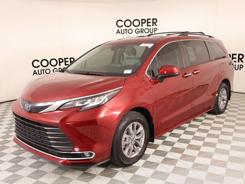 Used 2022 Toyota Sienna XLE FWD image 10