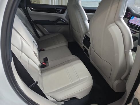 Used 2020 Porsche Cayenne S AWD/4WD image 8