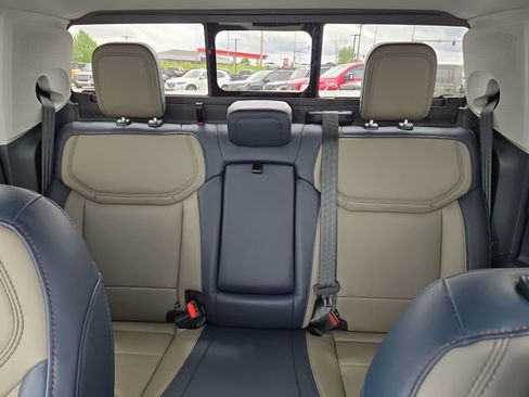 Used 2025 Ford Maverick Lariat w/ 4K Tow Package AWD/4WD image 30