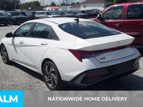 Used 2024 Hyundai Elantra SEL w/ Convenience Package FWD image 4