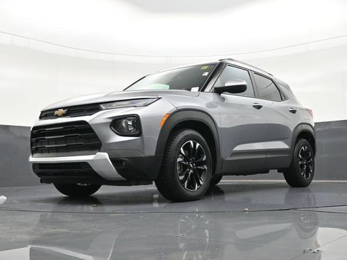 Used 2023 Chevrolet TrailBlazer LT FWD image 24