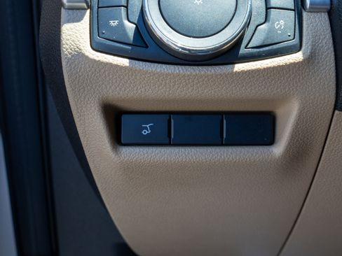 Used 2017 Ford Explorer XLT w/ Equipment Group 202A FWD image 28