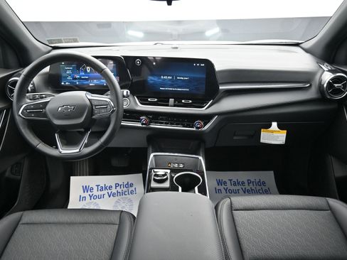 Used 2026 Chevrolet Equinox LT w/ Convenience Package II FWD image 23