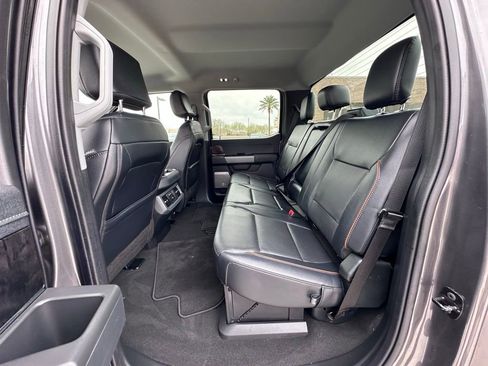 Used 2025 Ford F250 Lariat w/ Chrome Package image 15