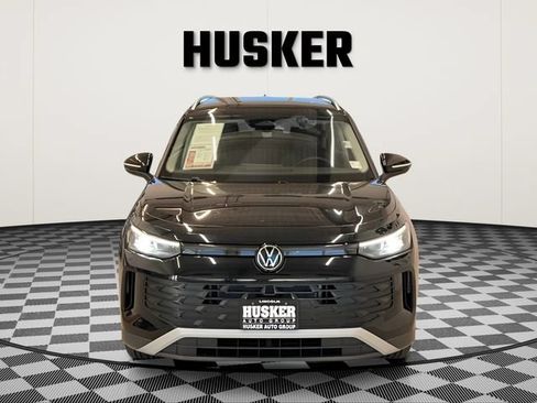 Used 2026 Volkswagen Tiguan SE AWD/4WD image 3