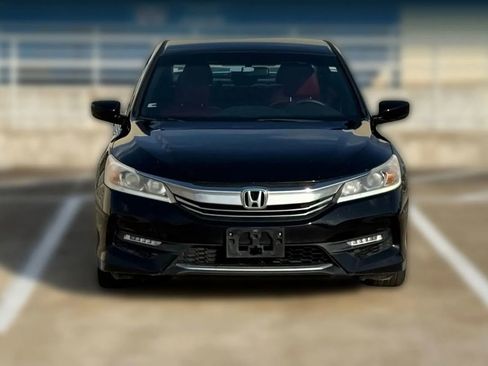 Used 2017 Honda Accord Sport image 2