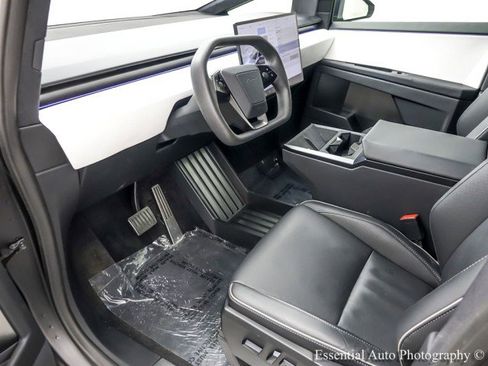Used 2024 Tesla Cybertruck AWD Crew Cab image 13