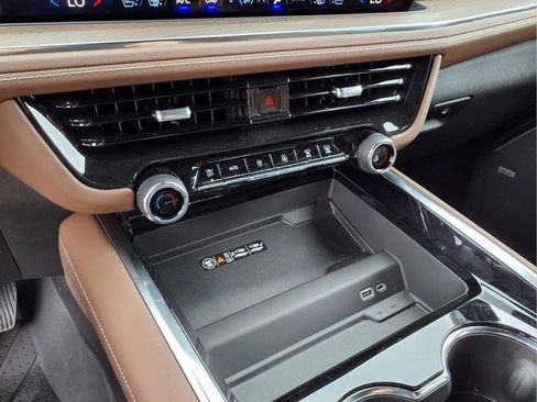 New 2026 Chevrolet Suburban High Country AWD/4WD image 20
