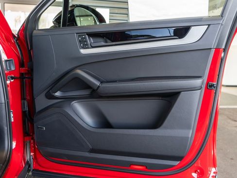 New 2026 Porsche Cayenne S image 32