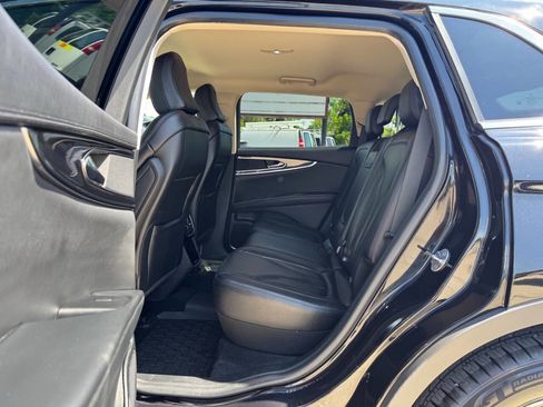 Used 2022 Lincoln Nautilus FWD image 18