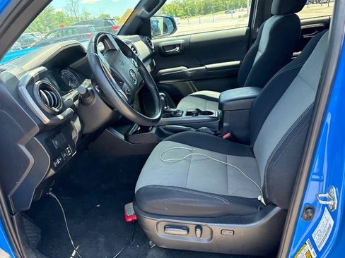 Used 2021 Toyota Tacoma TRD Sport AWD/4WD image 4