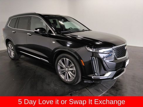 Used 2022 Cadillac XT6 Premium Luxury image 3