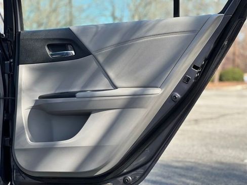 Used 2015 Honda Accord EX-L image 19