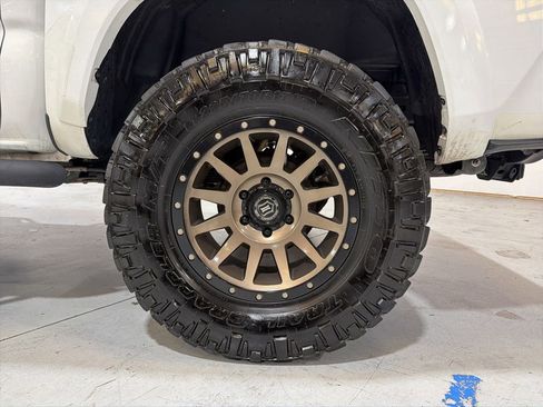 Used 2022 Toyota Tacoma TRD Sport w/ Technology Package image 41