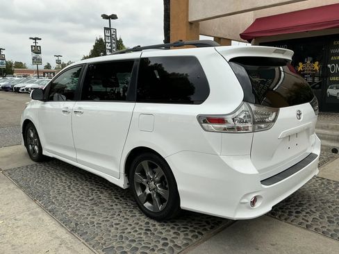 Used 2015 Toyota Sienna SE w/ SE Preferred Package FWD image 7