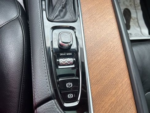 Used 2021 Volvo XC90 T6 Momentum w/ Protection Package Premier image 27