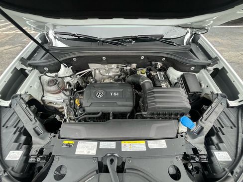 Certified 2022 Volkswagen Atlas Cross Sport SE image 31