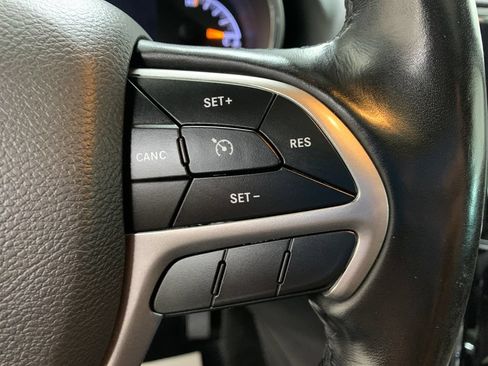 Used 2021 Jeep Grand Cherokee Limited AWD/4WD image 23