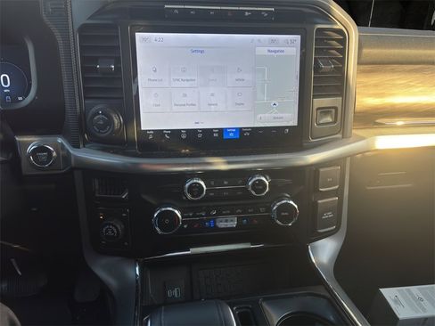 Certified 2024 Ford F150 Lariat w/ Equipment Group 502A High image 23