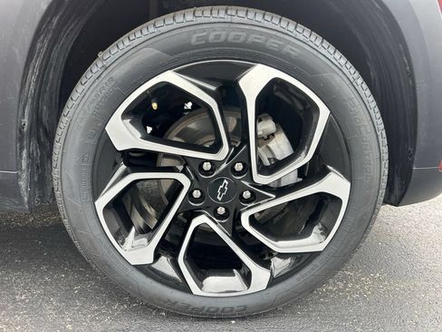 Certified 2024 Chevrolet Trax RS w/ Sunroof Package FWD image 32