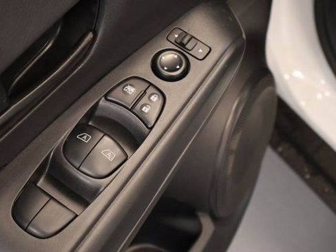 New 2025 Nissan Kicks Play S image 8