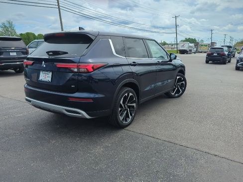 Used 2024 Mitsubishi Outlander SE AWD/4WD image 27