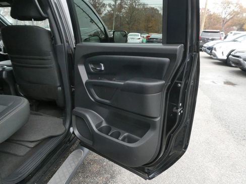 Used 2019 Nissan Titan SV w/ SV Convenience Package image 24